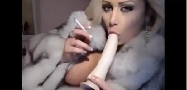  sexxxy blond deepthroats smokes in a fur